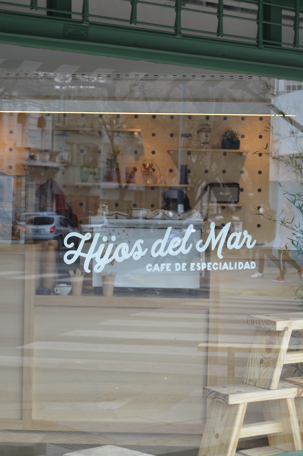 La vidriera de Hijos del Mar en Colegiales
